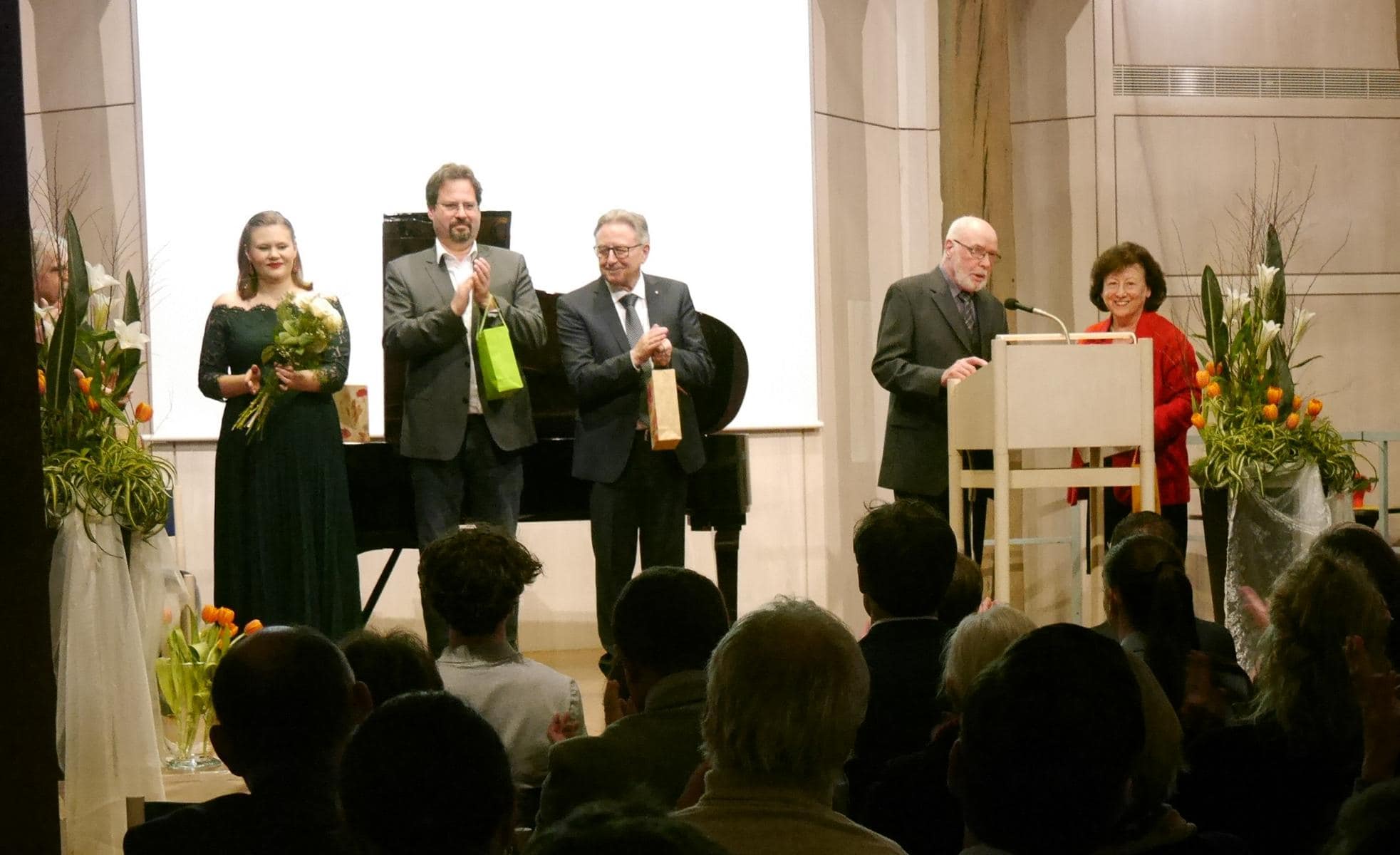 Jörg Dobmeier, Lena Reinecke, Herr Röhl, Hans Weil, Gerhard Zaiser, Sonja Spohn Foto: Volker Eitel